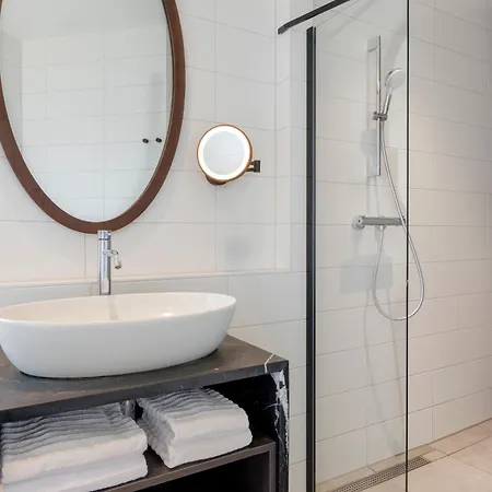 Corendon Amsterdam Schiphol Airport, A Tribute Portfolio Hotel 4*
